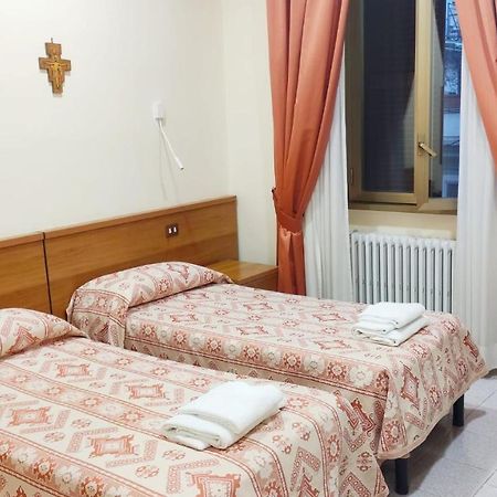 Suore Concezioniste Missionarie - Carmen Salles Roma Bed & Breakfast Exterior foto