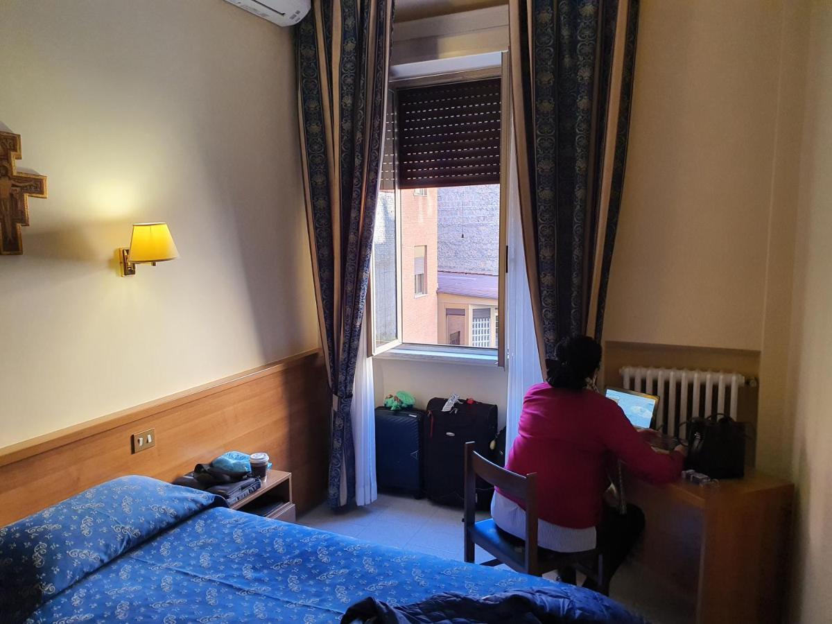 Suore Concezioniste Missionarie - Carmen Salles Roma Bed & Breakfast Exterior foto