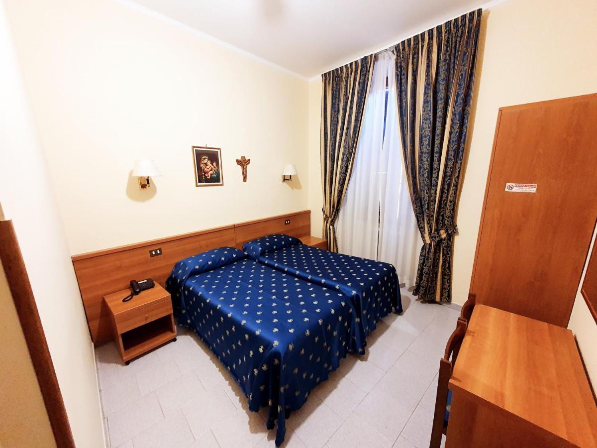 Suore Concezioniste Missionarie - Carmen Salles Roma Bed & Breakfast Exterior foto