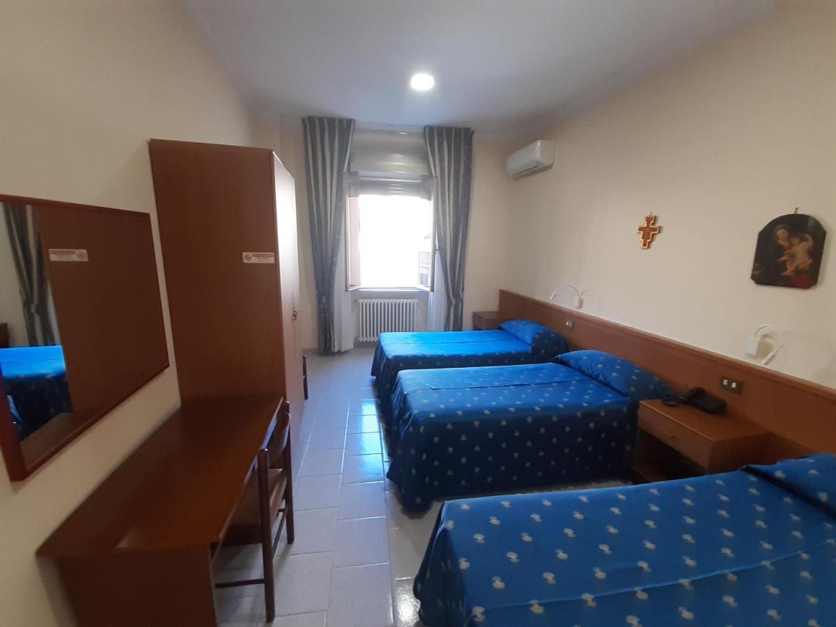 Suore Concezioniste Missionarie - Carmen Salles Roma Bed & Breakfast Exterior foto