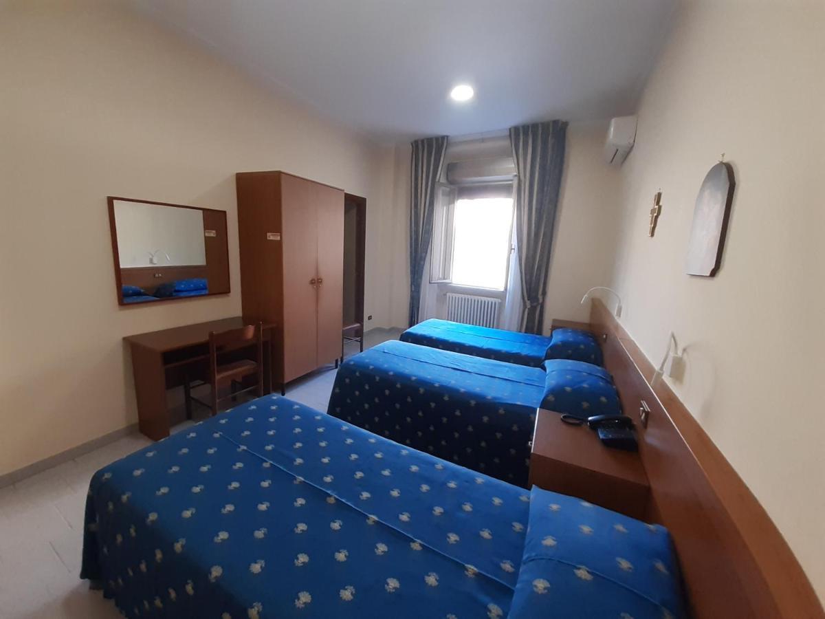 Suore Concezioniste Missionarie - Carmen Salles Roma Bed & Breakfast Exterior foto