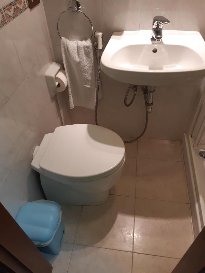 Suore Concezioniste Missionarie - Carmen Salles Roma Bed & Breakfast Exterior foto
