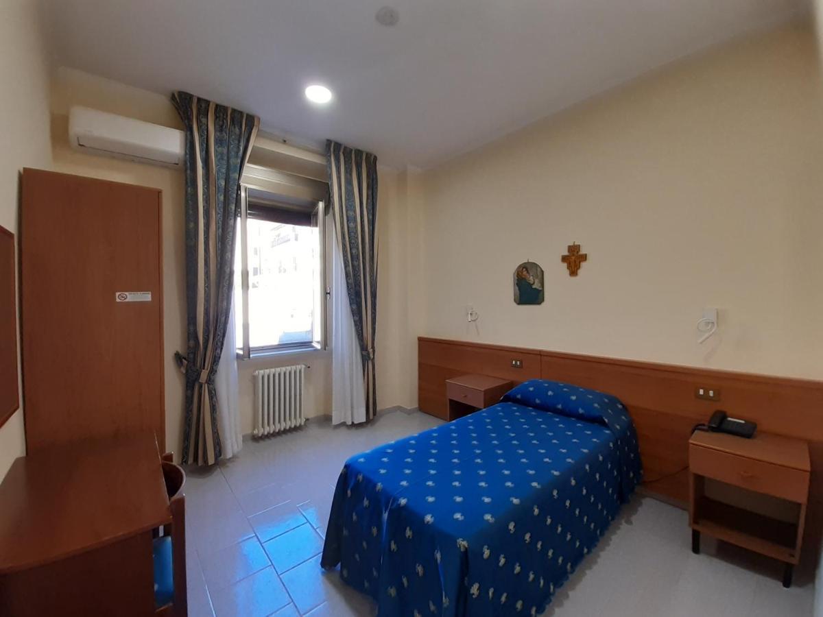 Suore Concezioniste Missionarie - Carmen Salles Roma Bed & Breakfast Exterior foto
