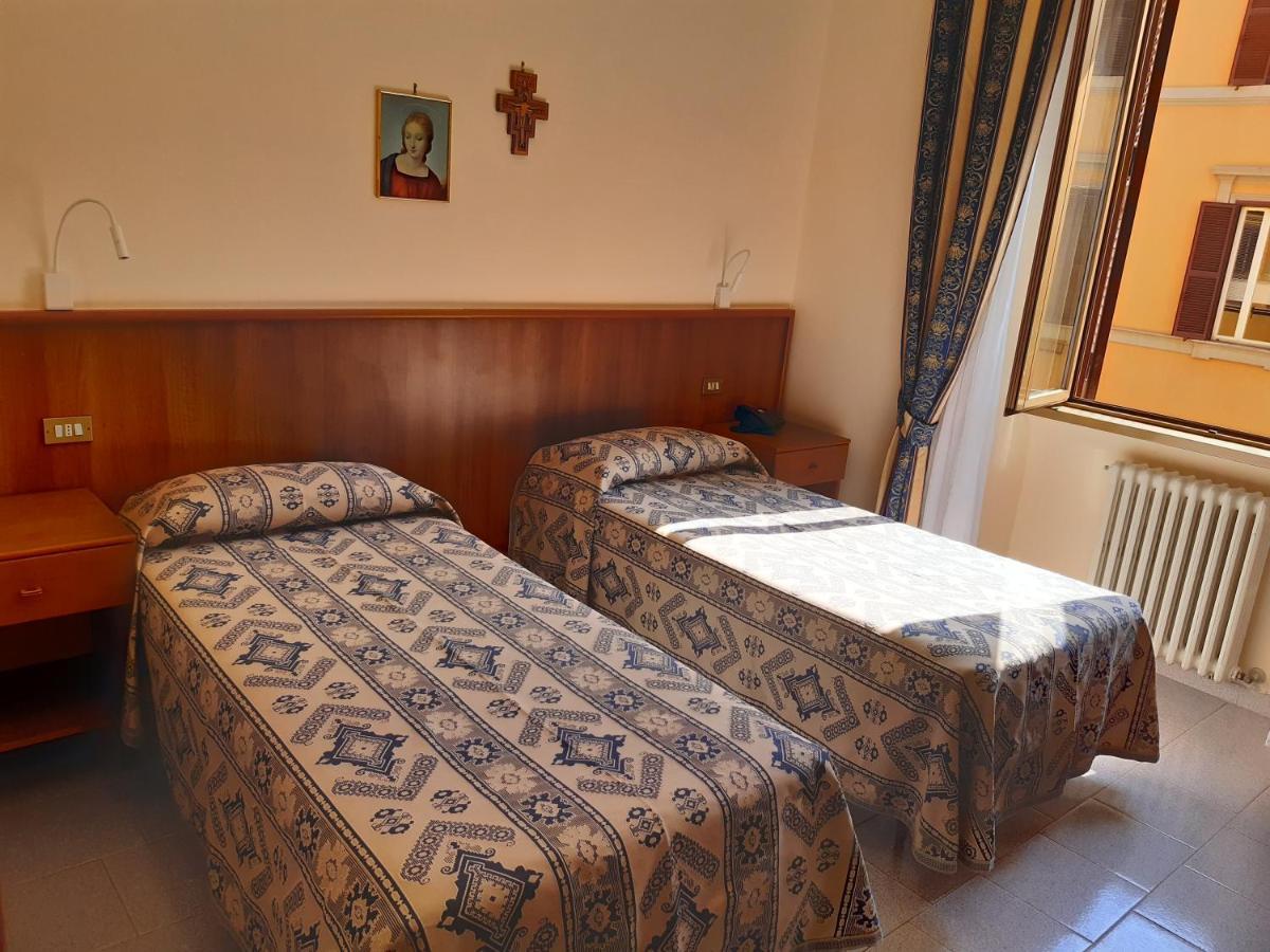 Suore Concezioniste Missionarie - Carmen Salles Roma Bed & Breakfast Exterior foto