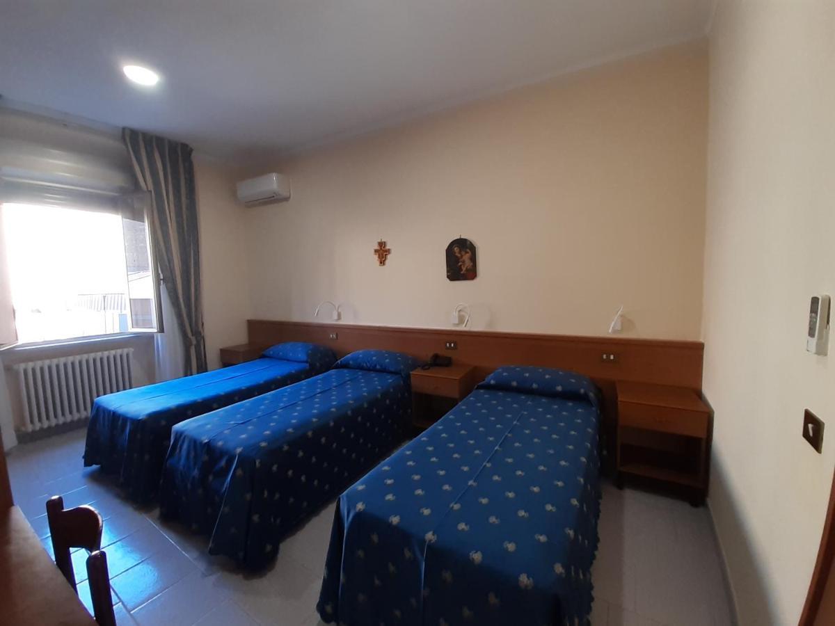 Suore Concezioniste Missionarie - Carmen Salles Roma Bed & Breakfast Exterior foto