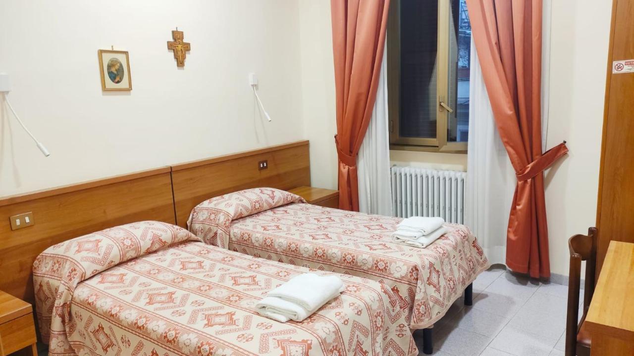 Suore Concezioniste Missionarie - Carmen Salles Roma Bed & Breakfast Exterior foto